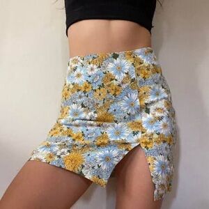 ⭕️ BOGO! UO Floral Mini Skirt NWOT
